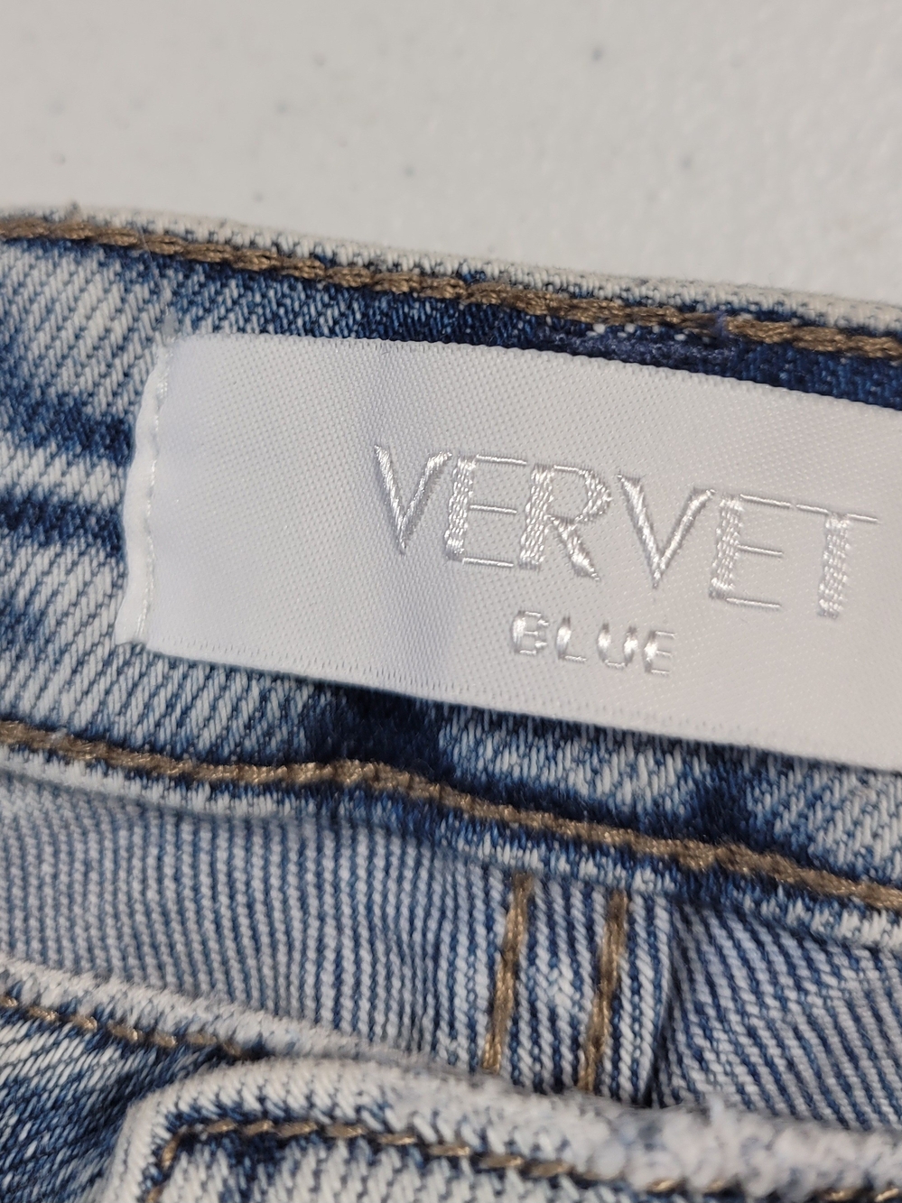 Women’s Light Wash Distressed Boyfriend Jeans - Picture 2 of 7